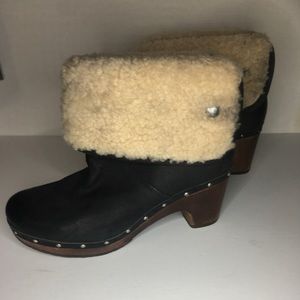 UGG Australia Boots Lynne’s Black Leather Fur Cuffed Boots Wood Heels Sz 7 3207